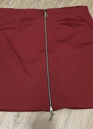 Червона спідниця