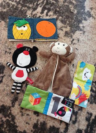 Розвиваючи іграшки, книжки розвиваючи,книжки шуршалки ,мавпеня в подарунок.