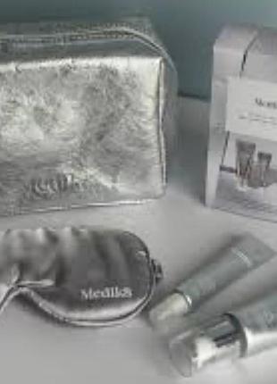 Лімітований подарунковий антивіковий набір medik8 crystal retinal age-defying collection kit