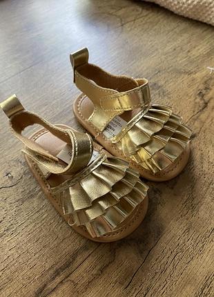 Золоті пінетки босоніжки