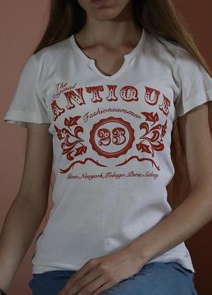 Белая футболка с надписью