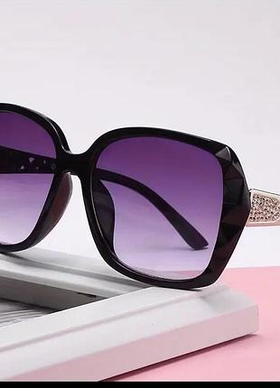 Роскошні окуляри з градієнтними лінзами. вінтажні