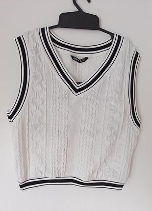 Жилетка женская размер м shein белого цвета с черными вставками