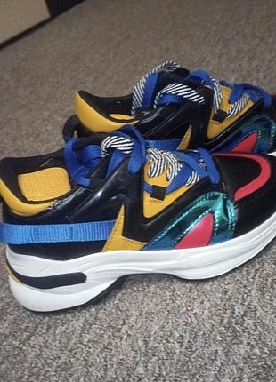 Женские кроссовки