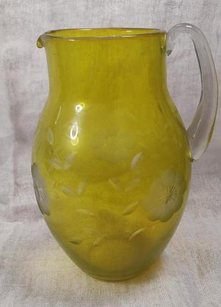 Графин из стекла