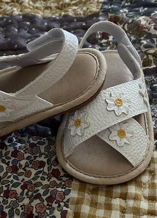 Босоніжки для маленької принцеси