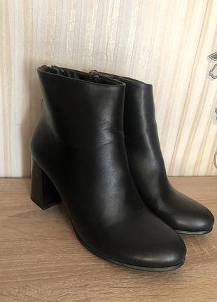 Ботинки женские