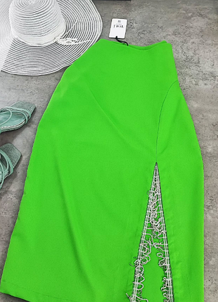 Яркая юбка миди с блестящей бахромой