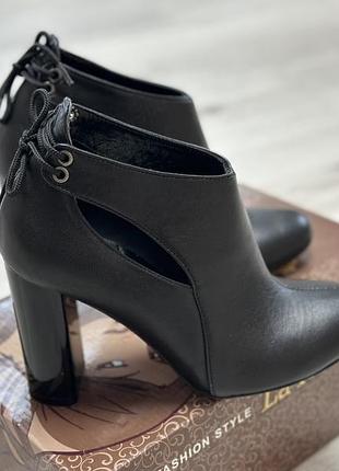Жіночі туфлі/ботільйони на підборах