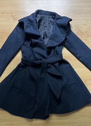 Шерстяное пальто naf naf под пояс