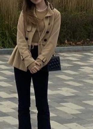 Трендове укорочене пальто з коміром (s)