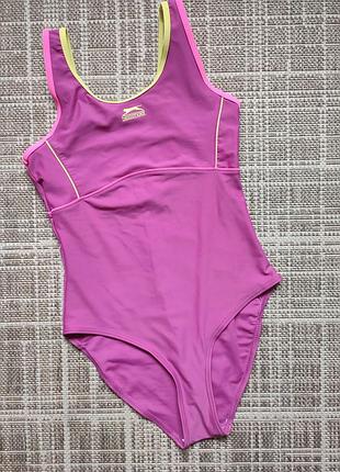 Слитный спортивные купальник