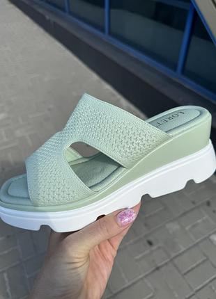 Шльопанці жіночі на танкетці/ шльопки жіночі