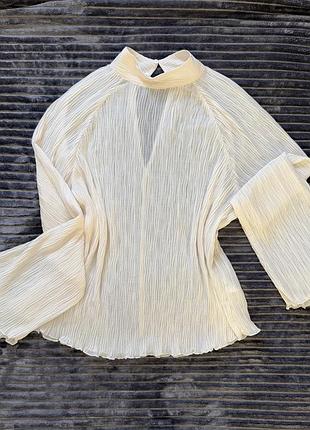 Бежева блузка жаткою