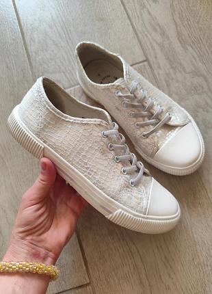 Белые кеды с голографией