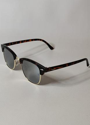 Солнцезащитные очки в леопардовом стиле