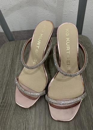 Босоніжки зі стразами