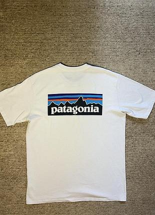 Футболка patagonia m розмір біла