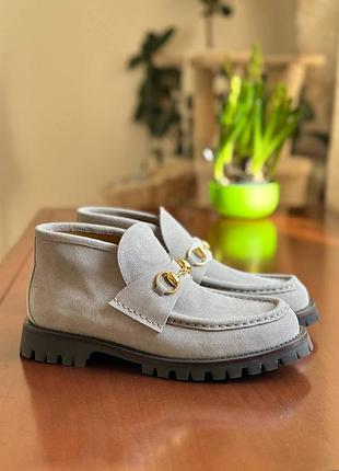 Чоботи жіночі