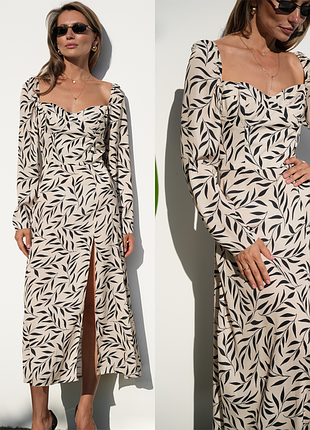 Молочное платье миди с разрезом по ноге приталенного кроя с чашками