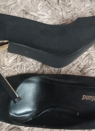 Шикарные классические туфли для пани