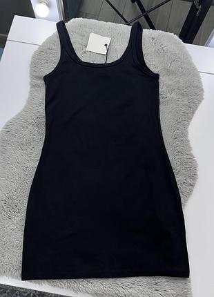 Чорна базова сукня по фігурі pull&bear жіноча с