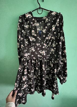 Літнє платя з вирізом