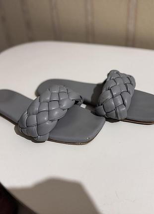 Шльопанці reserved 38 р