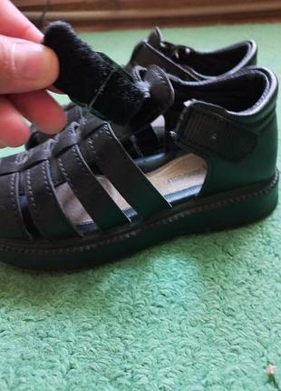 Взуття на дівчинку ,5 років ,розмір 29 ,по устілці 18,5 см , дуже стильні ,майже нові босоніжки ,в садок одягали
ціна 450 грн.
marina.z__