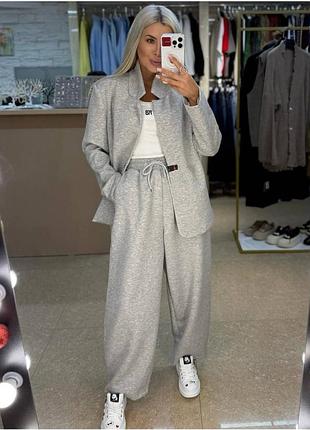 Костюм прогулянковий