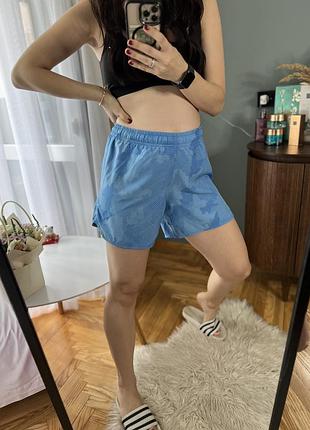 Голубые синие спортивные шорты asics