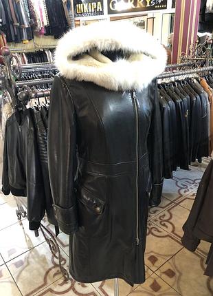 Дублянка шкіряна з капюшоном італія