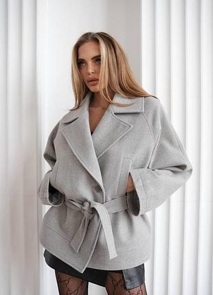 Куртка пальто вкорочене тренд осінь 2025