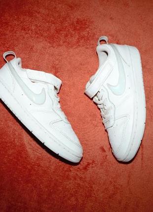 Кроссовки фирмы nike 33 размера по стельке 21 см.