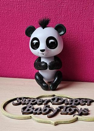 Интерактивная панда fingerlings glitter panda polly pink.