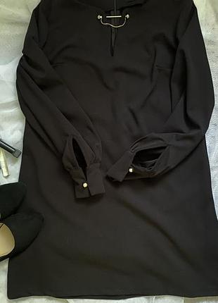 Маленька чорна сукня