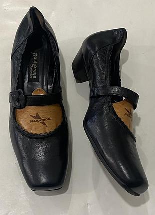 Жіночі туфлі