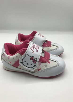 Дитячі кросівояки розмір 24 є незначні дефекти які невпливають на носку