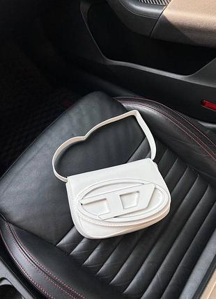Жіноча біла сумка у стилі diesel