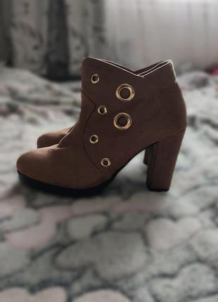 Женские ботильоны на кольца – обувала один раз
