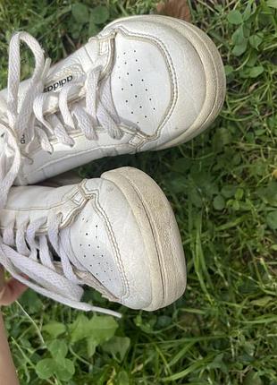 Білі кросівки nike