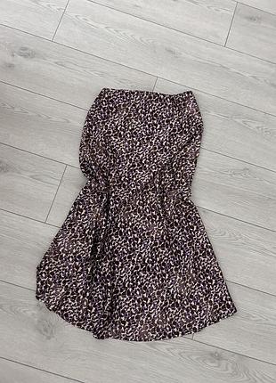 Гарна міді спідниця сатинова у принт італія