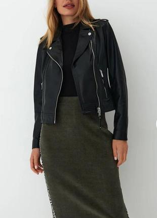 Кожаная байкерская куртка