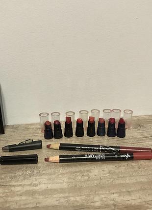 Avon набір помад тестерів пробників та двох карандашів для губ