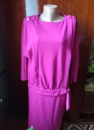 Трикотажное платье в виде костюма.