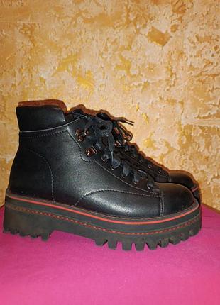 Сапожки осень,весна. черный цвет, состояние отличное.