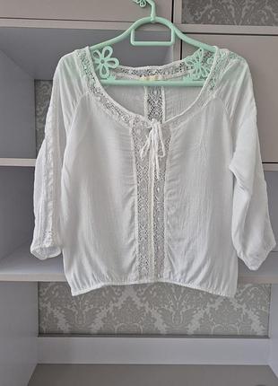 Стильна біла жіноча блуза bershka