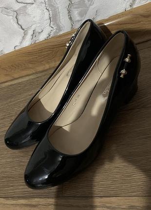 Туфлі жіночі лакові