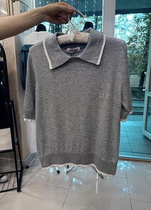 Женская серая вязаная трикотажная футболка поло