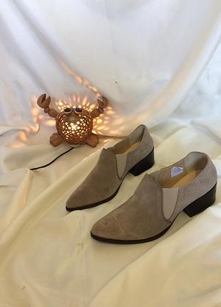Жіночі осінні бежеві туфлі гострий носок 41 розмір